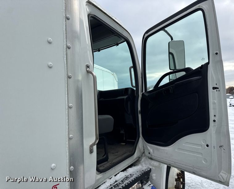 image for item YA1733 2020 Hino 268 box truck