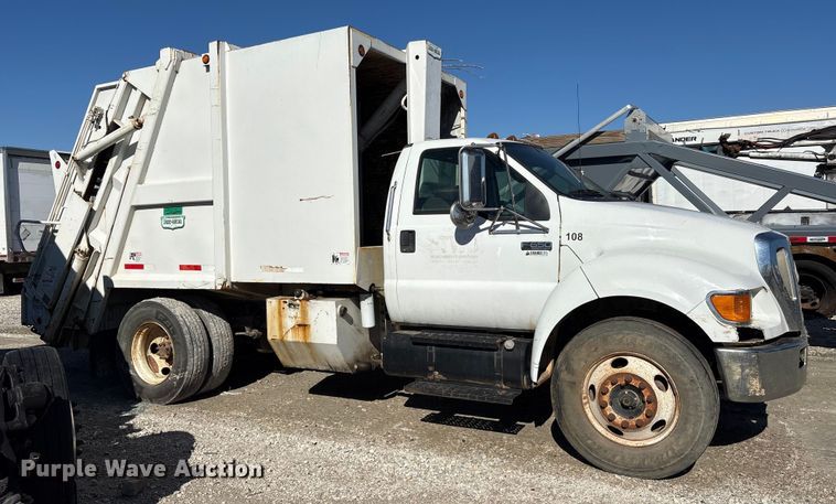 image for item YA2500 2007 Ford F650 Super Duty refuse truck