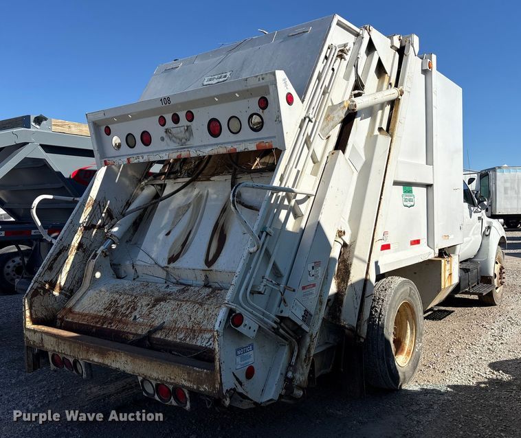 image for item YA2500 2007 Ford F650 Super Duty refuse truck