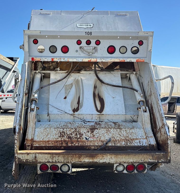 image for item YA2500 2007 Ford F650 Super Duty refuse truck