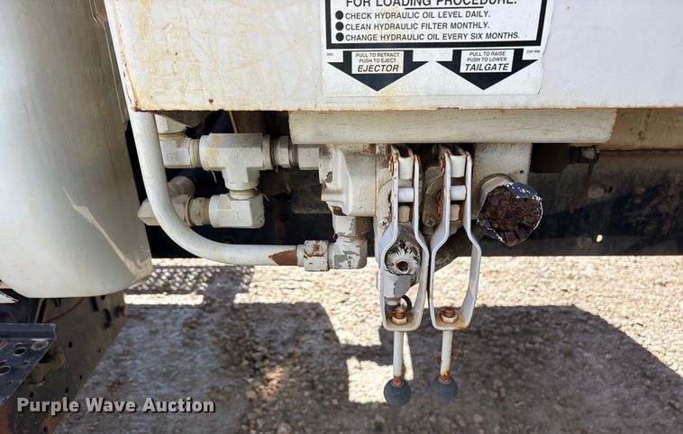 image for item YA2500 2007 Ford F650 Super Duty refuse truck