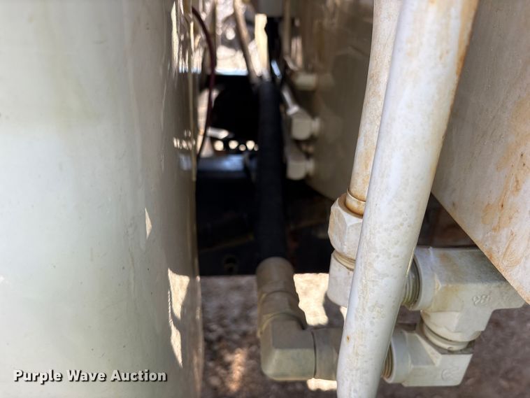 image for item YA2500 2007 Ford F650 Super Duty refuse truck