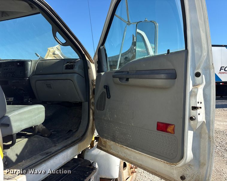 image for item YA2500 2007 Ford F650 Super Duty refuse truck