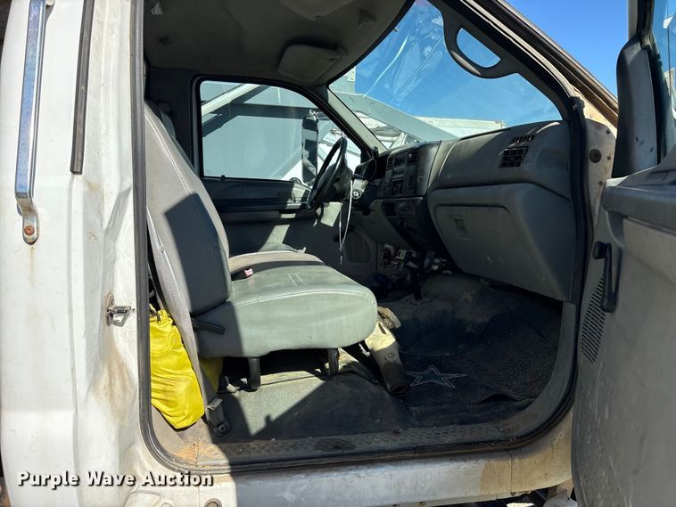 image for item YA2500 2007 Ford F650 Super Duty refuse truck