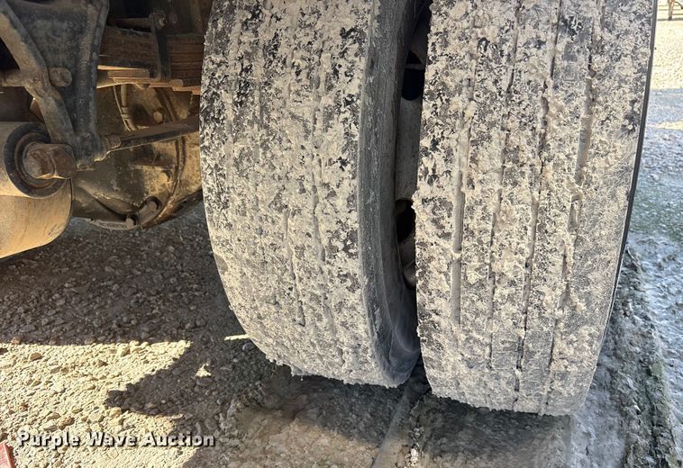 image for item YA2500 2007 Ford F650 Super Duty refuse truck