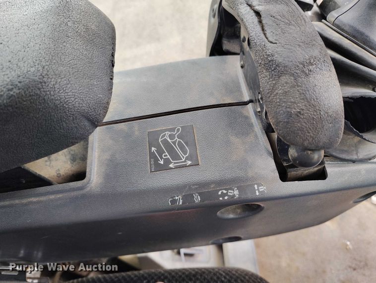 image for item BI9770 2010 Caterpillar 140M motor grader