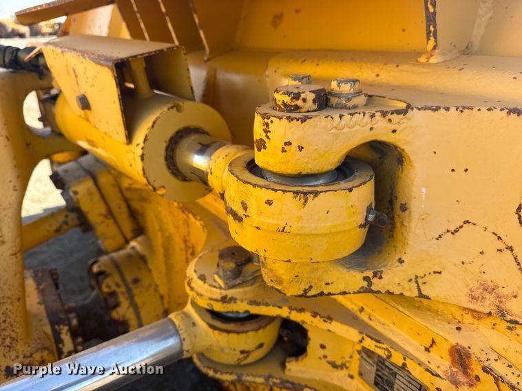 image for item DQ4245 2013 Komatsu D51PX-22 dozer