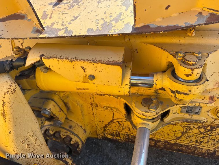 image for item DQ4245 2013 Komatsu D51PX-22 dozer