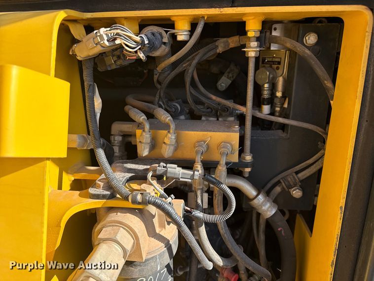 image for item DQ4245 2013 Komatsu D51PX-22 dozer