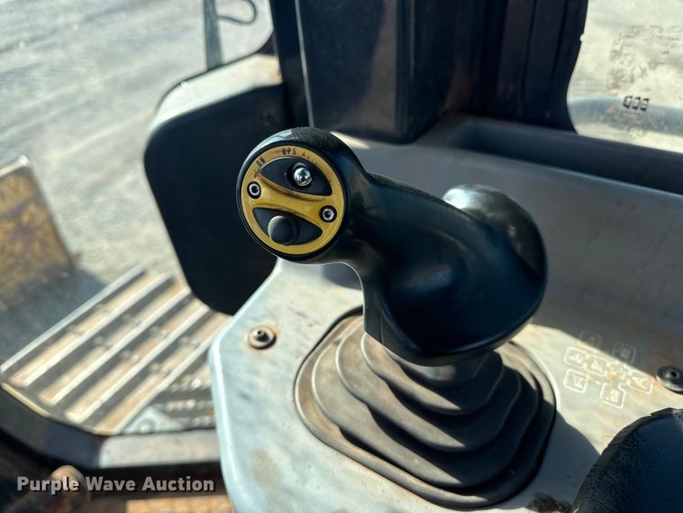 image for item DQ4245 2013 Komatsu D51PX-22 dozer