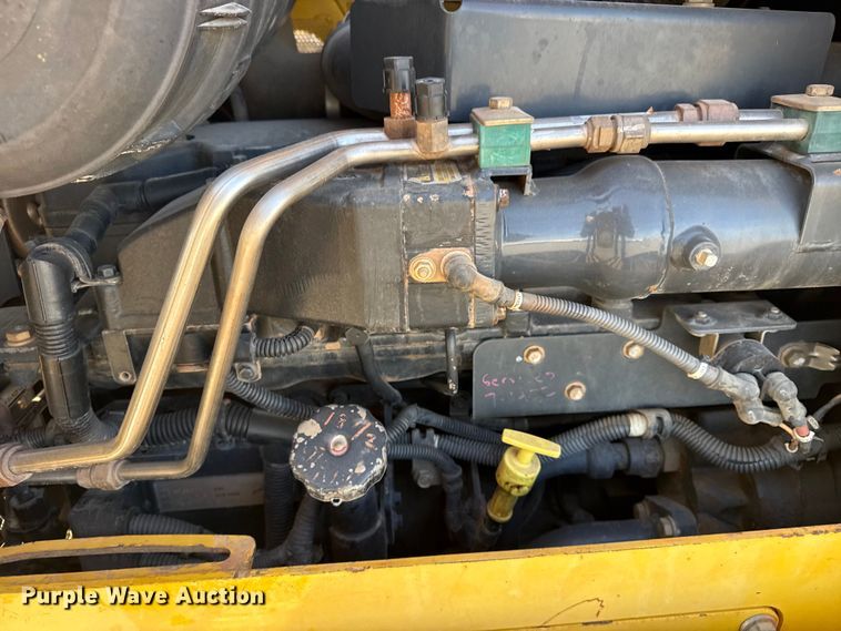 image for item DQ4245 2013 Komatsu D51PX-22 dozer