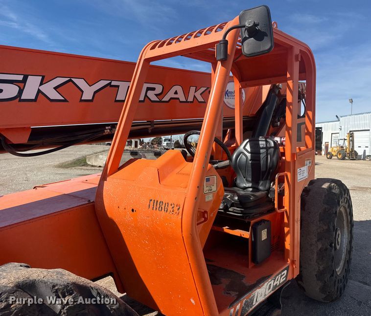 image for item DQ4257 JLG Skytrak 10052 telehandler