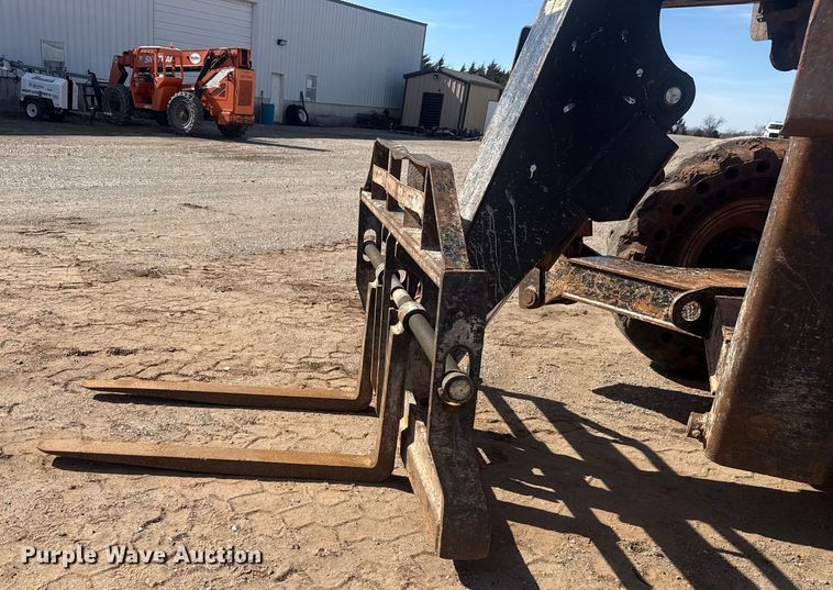 image for item DQ4257 JLG Skytrak 10052 telehandler