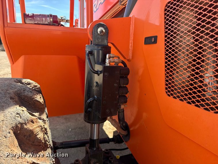 image for item DQ4257 JLG Skytrak 10052 telehandler