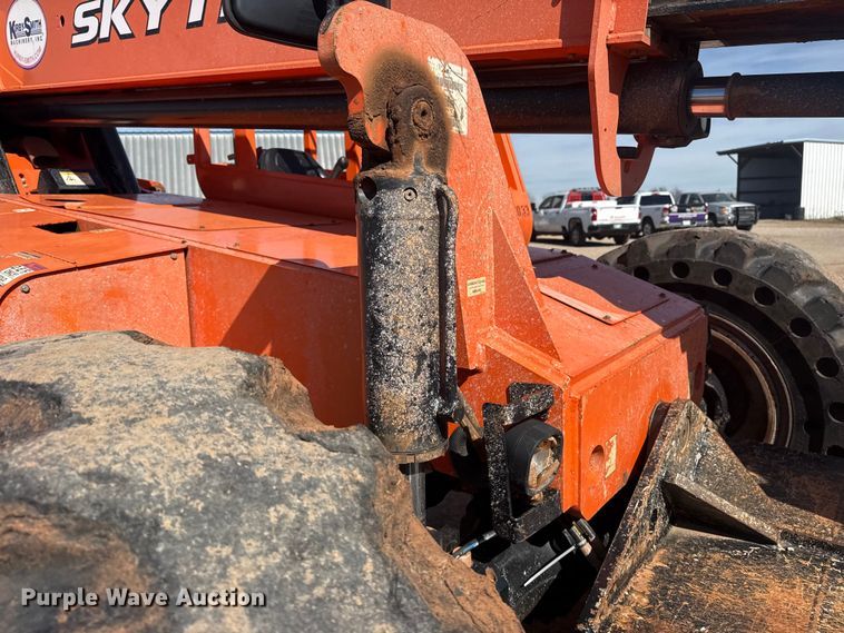 image for item DQ4257 JLG Skytrak 10052 telehandler