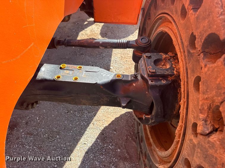 image for item DQ4257 JLG Skytrak 10052 telehandler