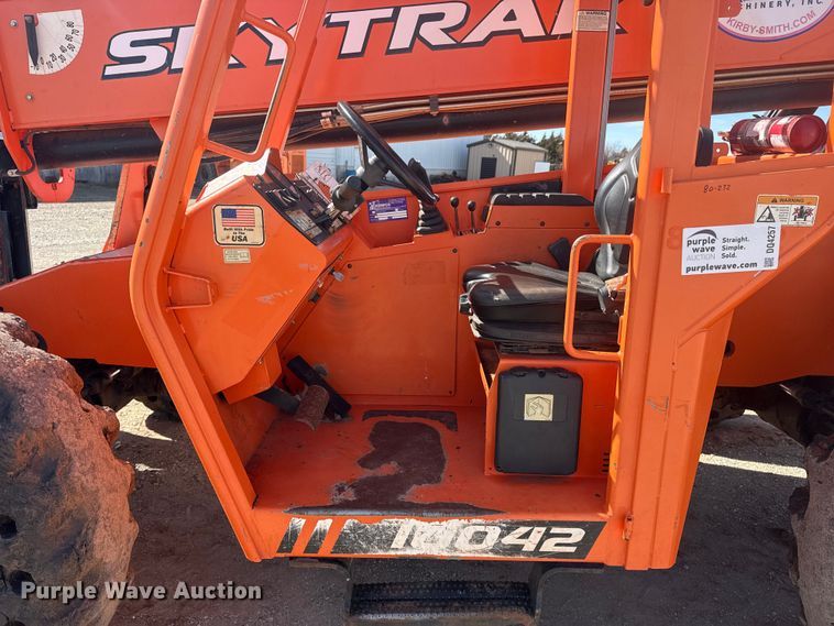 image for item DQ4257 JLG Skytrak 10052 telehandler