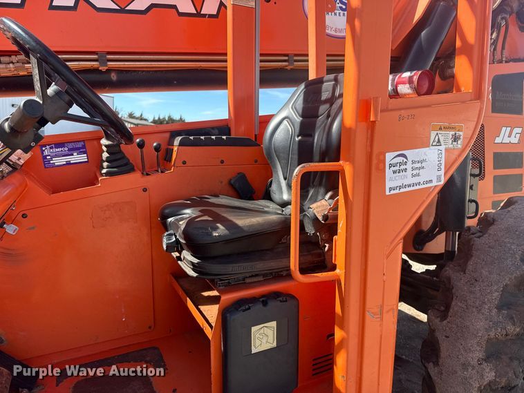 image for item DQ4257 JLG Skytrak 10052 telehandler