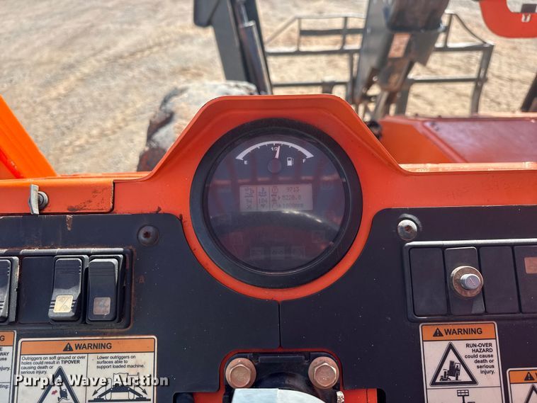 image for item DQ4257 JLG Skytrak 10052 telehandler