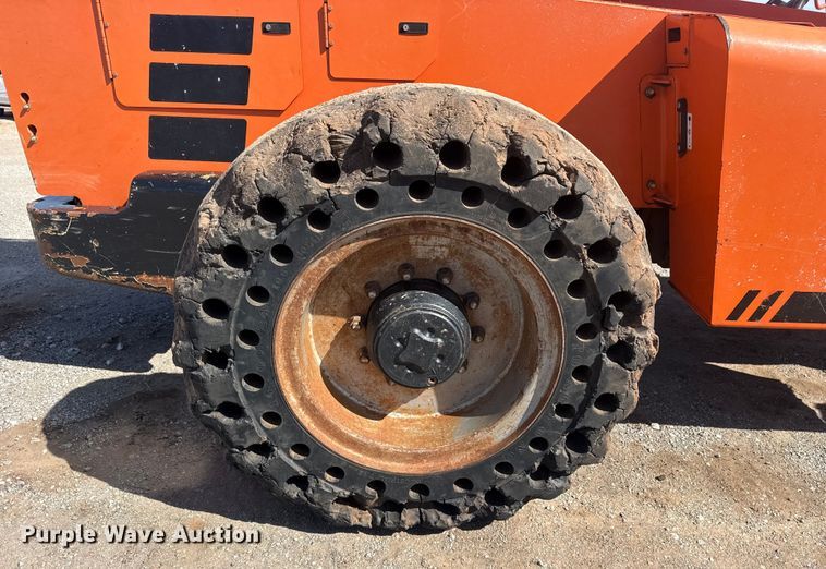 image for item DQ4257 JLG Skytrak 10052 telehandler