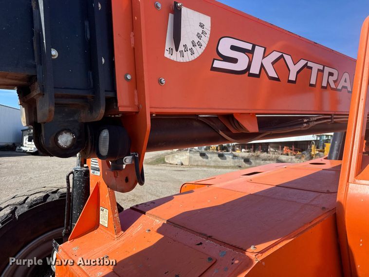 image for item DQ4258 2018 JLG Skytrak 10054 telehandler