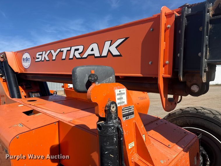image for item DQ4258 2018 JLG Skytrak 10054 telehandler