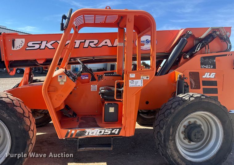 image for item DQ4258 2018 JLG Skytrak 10054 telehandler