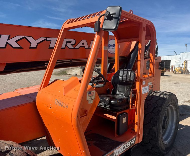 image for item DQ4258 2018 JLG Skytrak 10054 telehandler