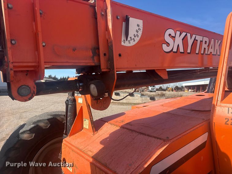 image for item DQ4260 2014 JLG Skytrak 10042 telehandler