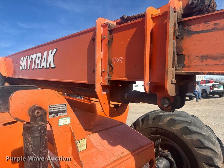 image for item DQ4260 2014 JLG Skytrak 10042 telehandler