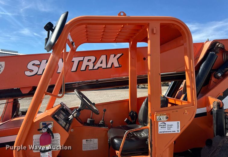 image for item DQ4260 2014 JLG Skytrak 10042 telehandler