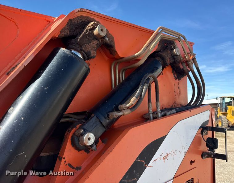 image for item DQ4260 2014 JLG Skytrak 10042 telehandler