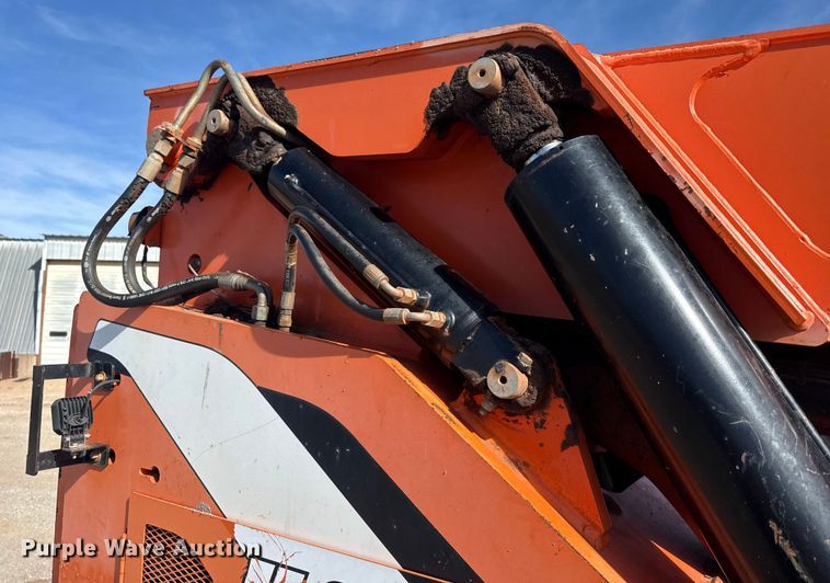 image for item DQ4260 2014 JLG Skytrak 10042 telehandler