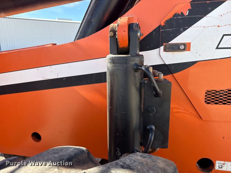 image for item DQ4260 2014 JLG Skytrak 10042 telehandler