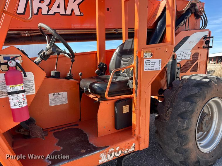 image for item DQ4260 2014 JLG Skytrak 10042 telehandler