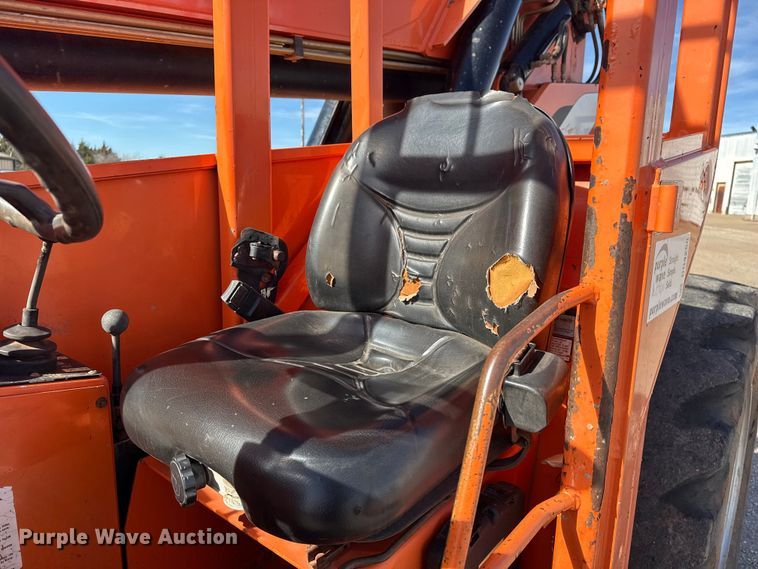 image for item DQ4260 2014 JLG Skytrak 10042 telehandler