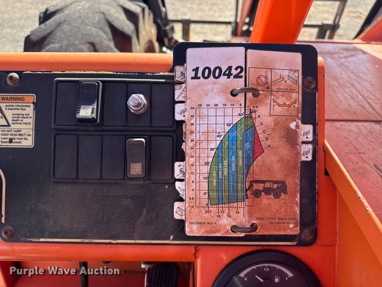 image for item DQ4260 2014 JLG Skytrak 10042 telehandler
