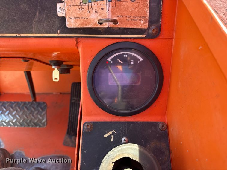 image for item DQ4260 2014 JLG Skytrak 10042 telehandler