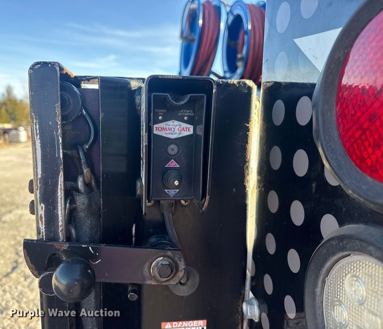 image for item DQ4264 2012 Chevrolet Silverado 3500 Crew Cab utility bed pickup truck