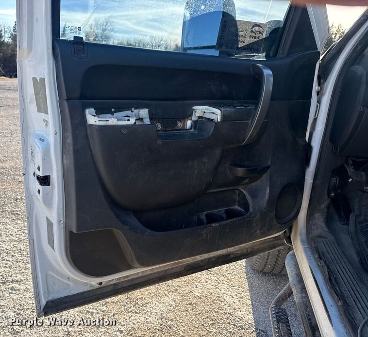 image for item DQ4264 2012 Chevrolet Silverado 3500 Crew Cab utility bed pickup truck