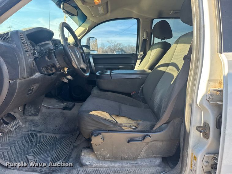 image for item DQ4264 2012 Chevrolet Silverado 3500 Crew Cab utility bed pickup truck