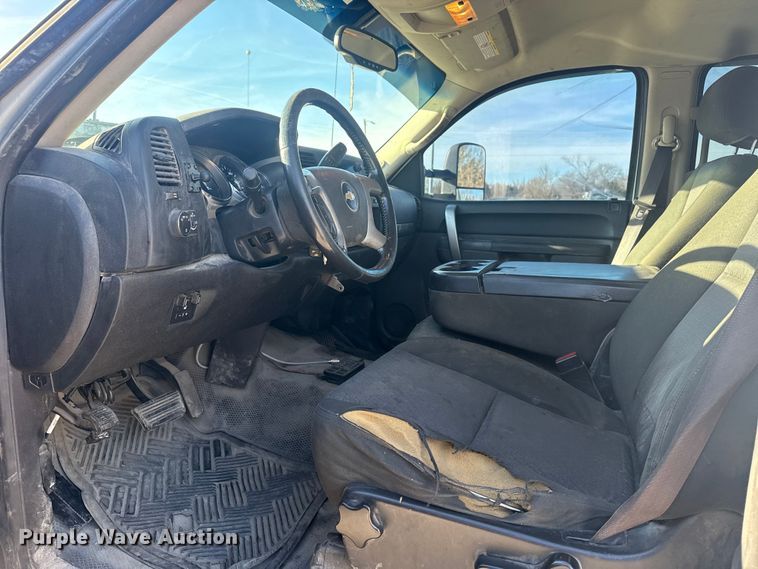 image for item DQ4264 2012 Chevrolet Silverado 3500 Crew Cab utility bed pickup truck