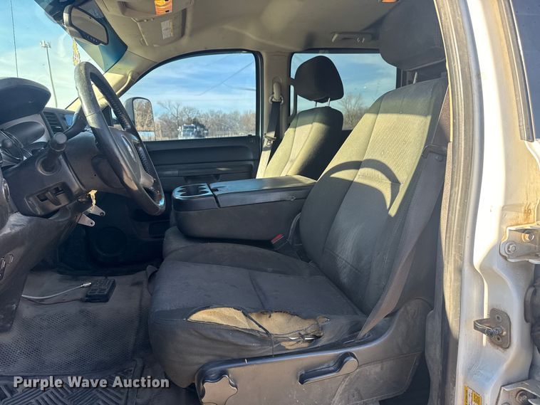 image for item DQ4264 2012 Chevrolet Silverado 3500 Crew Cab utility bed pickup truck