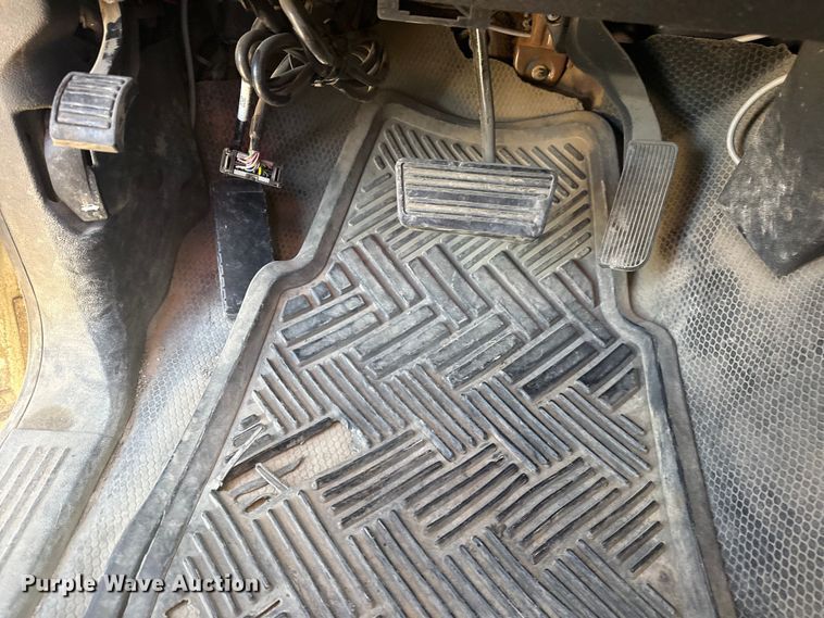 image for item DQ4264 2012 Chevrolet Silverado 3500 Crew Cab utility bed pickup truck