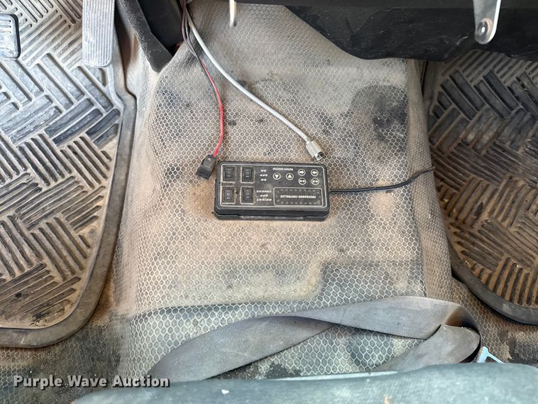 image for item DQ4264 2012 Chevrolet Silverado 3500 Crew Cab utility bed pickup truck