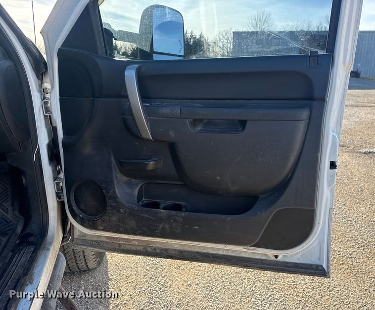 image for item DQ4264 2012 Chevrolet Silverado 3500 Crew Cab utility bed pickup truck