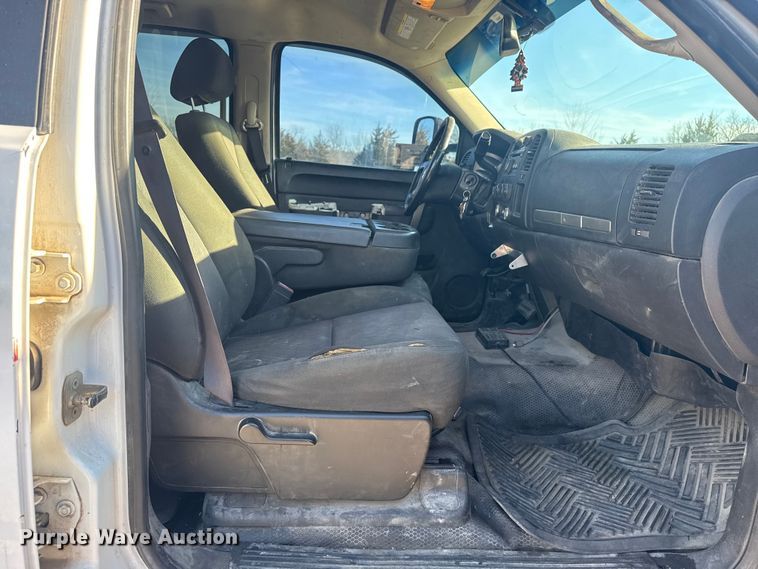 image for item DQ4264 2012 Chevrolet Silverado 3500 Crew Cab utility bed pickup truck