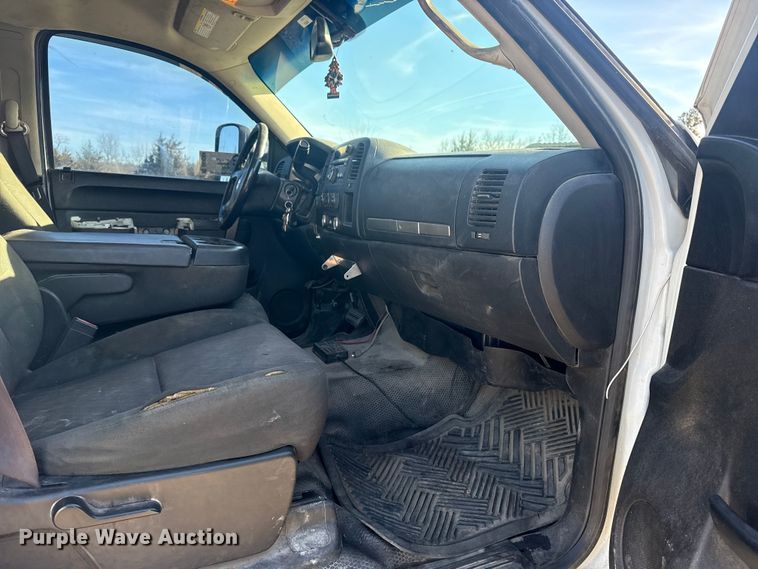 image for item DQ4264 2012 Chevrolet Silverado 3500 Crew Cab utility bed pickup truck