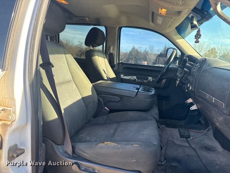 image for item DQ4264 2012 Chevrolet Silverado 3500 Crew Cab utility bed pickup truck