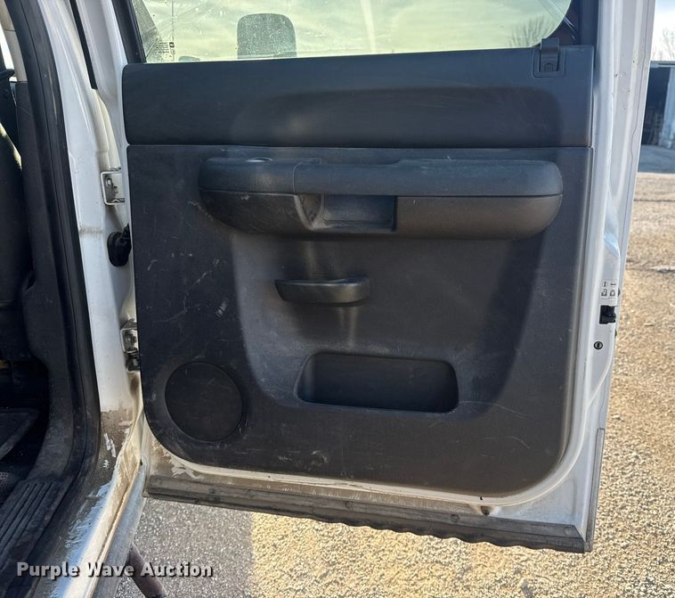 image for item DQ4264 2012 Chevrolet Silverado 3500 Crew Cab utility bed pickup truck